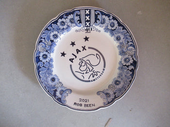 detail of a delft blue commemoration wallplate