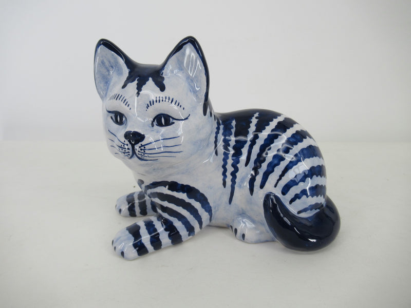 sitting delftblue striped cat.