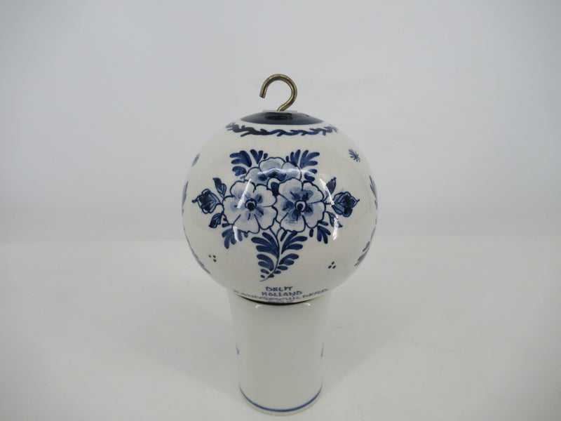 Delftblue Christmas ornament with floral design at the back side