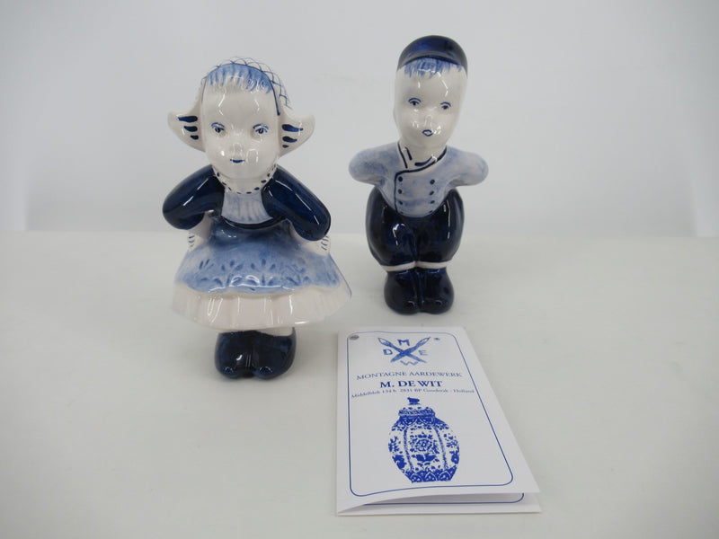 pair of Delftblue boy and girl kissing with certificate delftpottery de Wit.