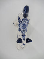 Delftblue cat handpainted with a floral Delft pattern view from the back