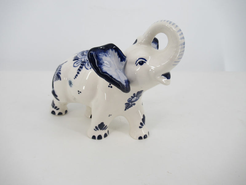 delftblue handpainted elephant figurine.
