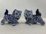 2 standing delftblue striped cats