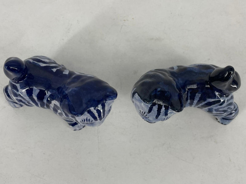 2 standing delftblue striped cats