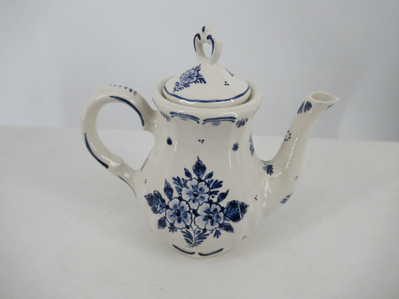 Octagonal delftblue teapot in windmill design