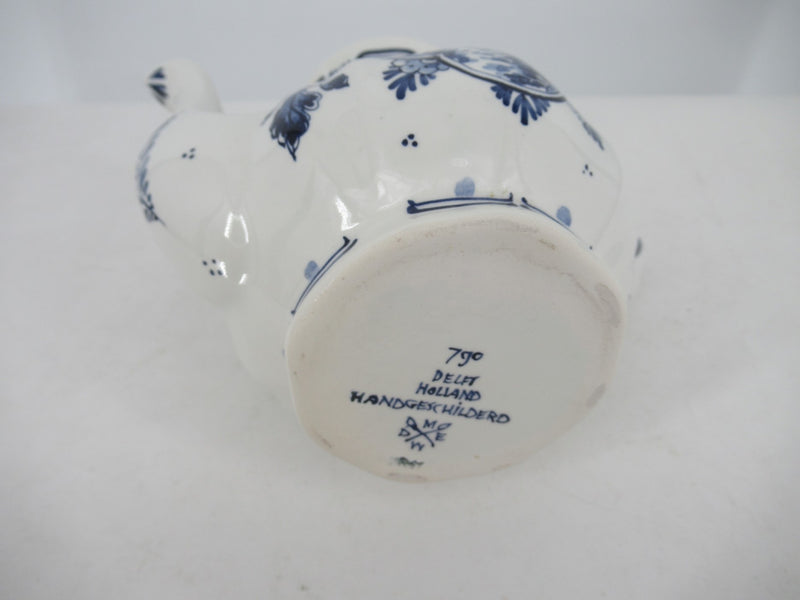 Octagonal delftblue teapot in windmill design