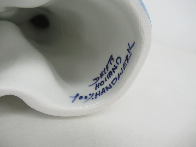 brand name and signature of a set of delft ceramic cats.