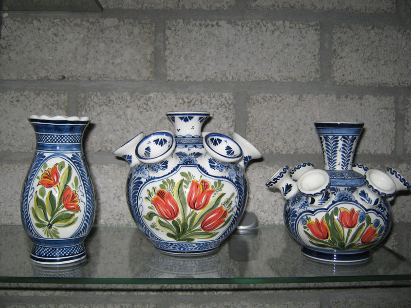 group picture of 3 assorted tulipvases in red tulip design