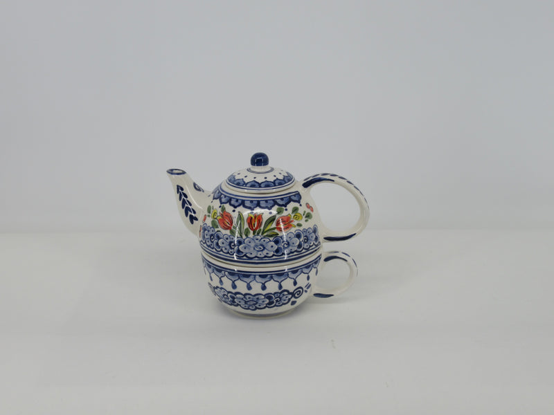 Handbeschilderde tea for one set in onze originele rode tulp in delftdesign