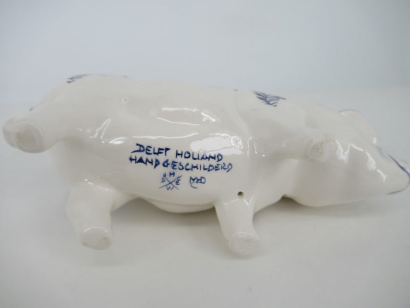 delftblue ceramic horse seen from bottom view with delftpainters initials