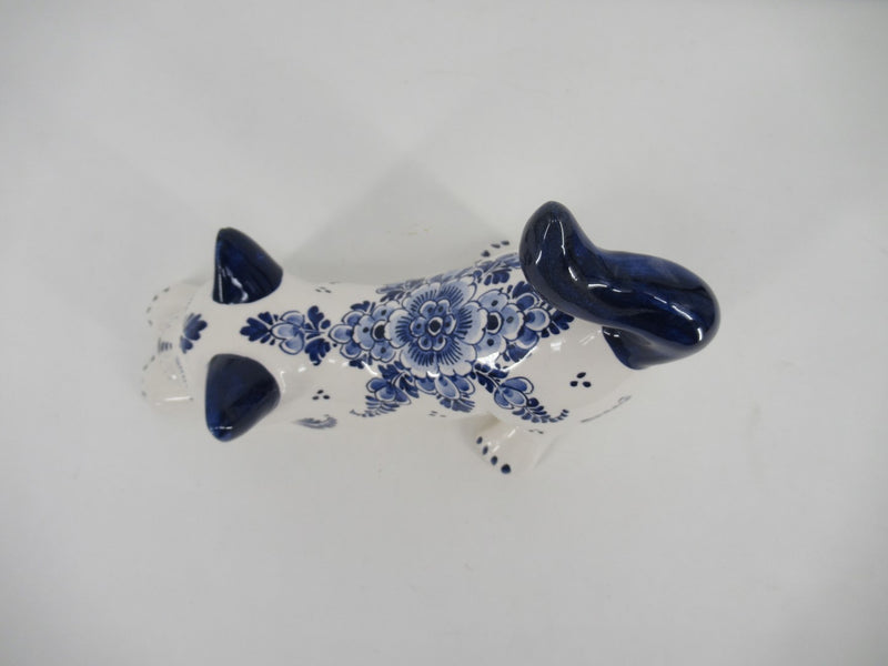Delftblue cat handpainted with a floral Delft pattern as seen from upside