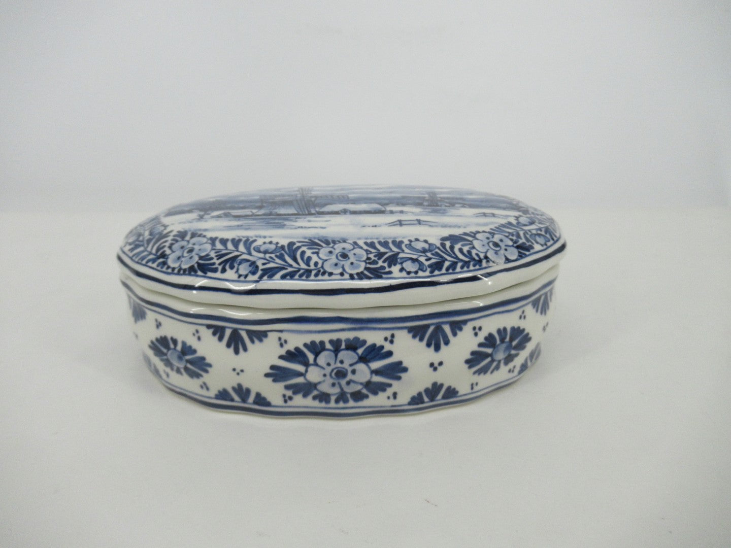 Oval Delftblue Ceramic Trinket Box Oval Delftblue Ceramic Trinket Box